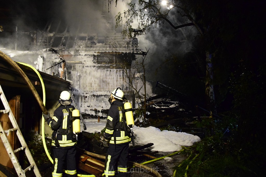 Grossfeuer Einfamilienhaus Siegburg Muehlengrabenstr P0457.JPG - Miklos Laubert